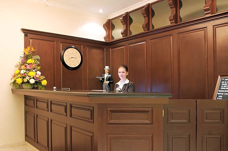 Hotel Plaza Colonial