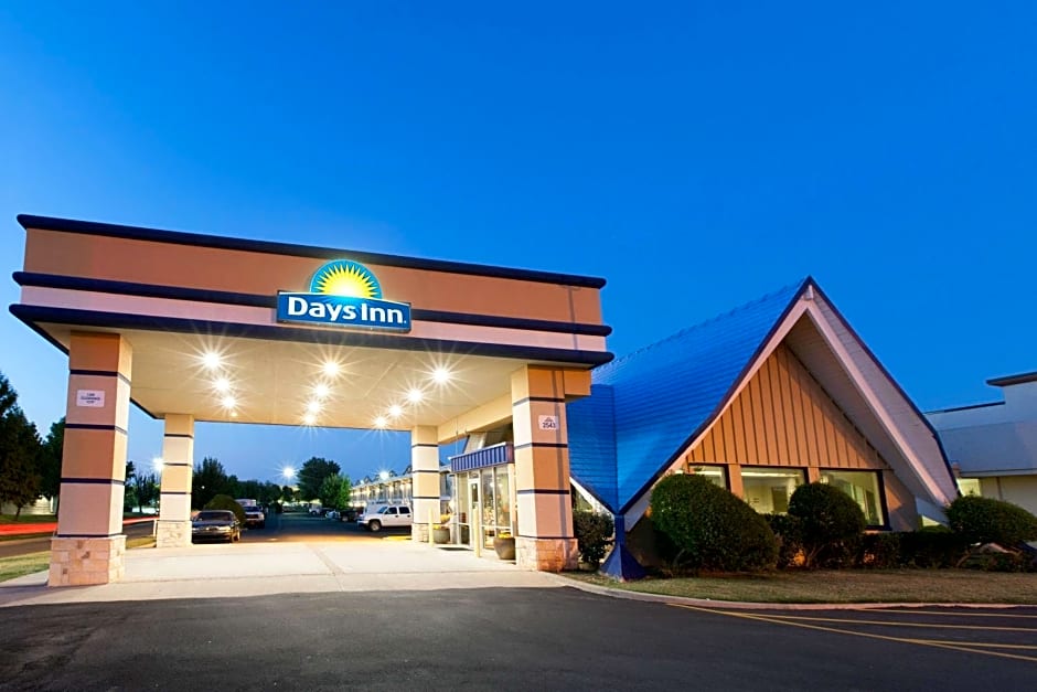 Days Inn by Wyndham Norman