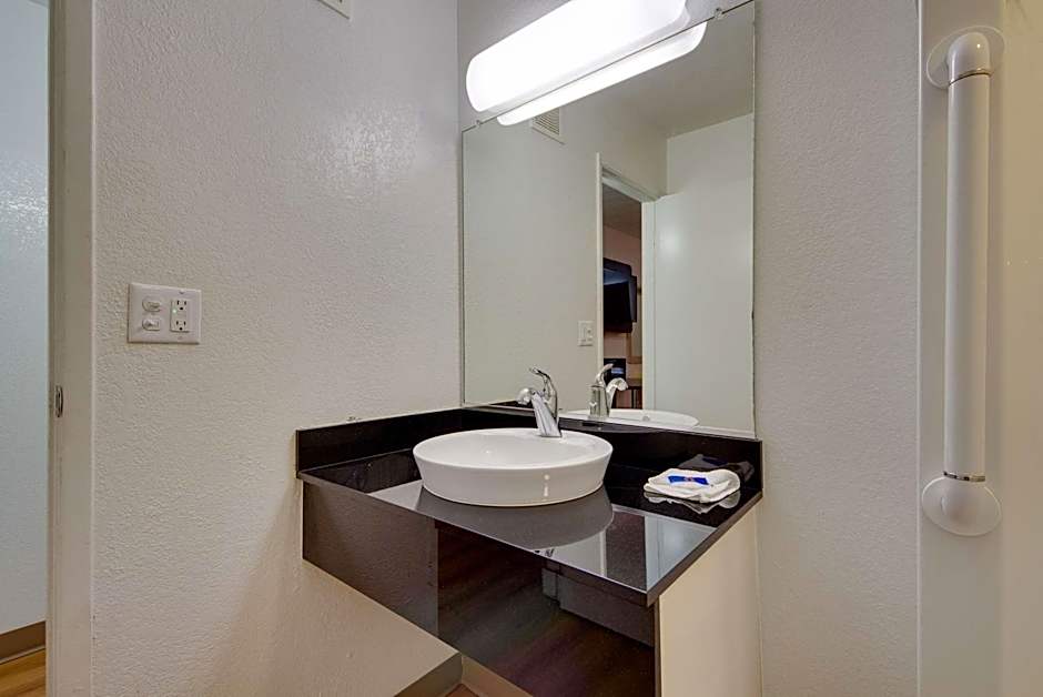Avera Suites