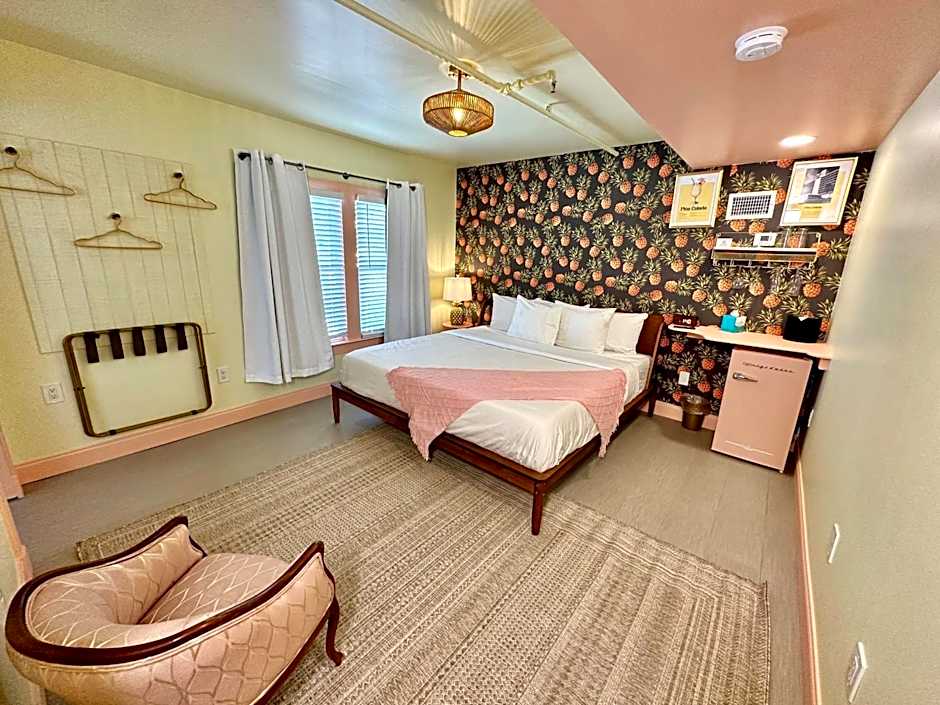 Peninsula Bed & Cocktails