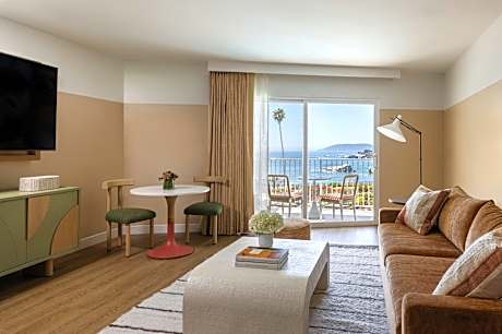 Two Bedroom Oceanfront Suite with 1 Queen and 2 Double Beds