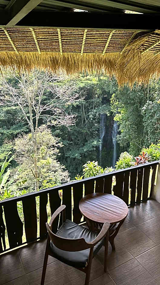 Munduk Tutub waterfall view