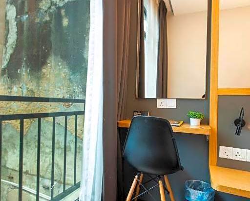 B Street Hotel