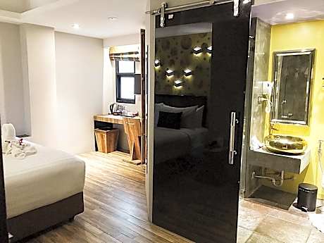 Special Room B - Massage Chair