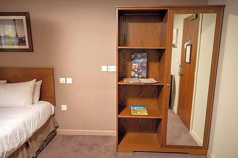 Wellington Hotel by Greene King Inns