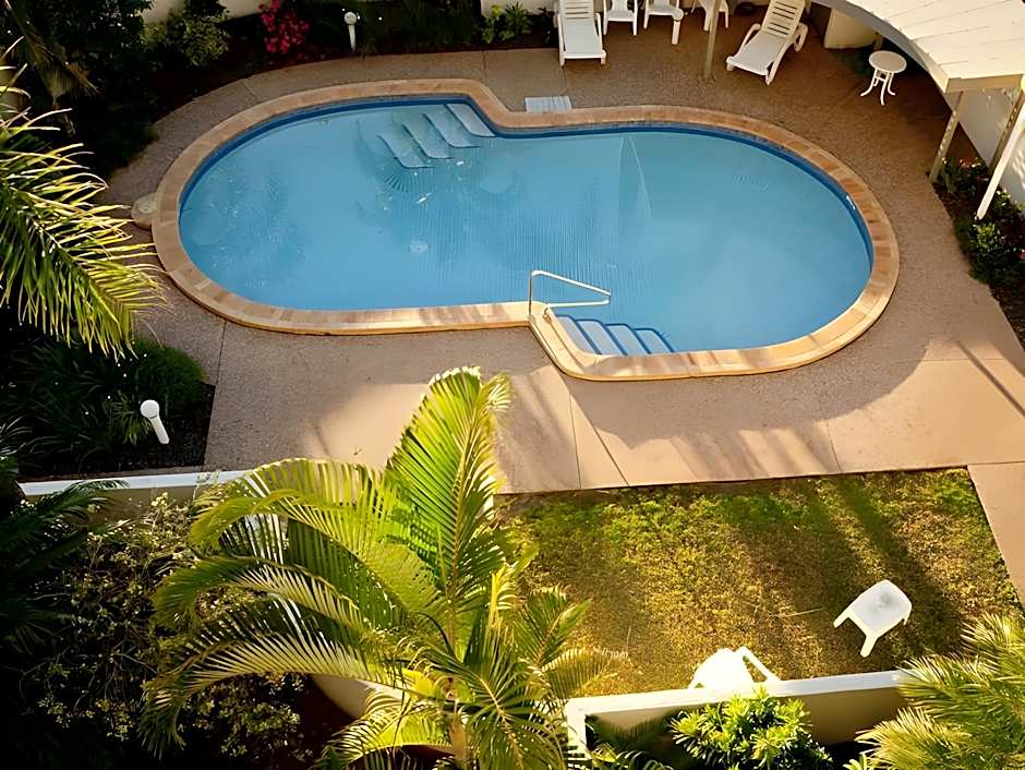 Sundeck Garden Apartments