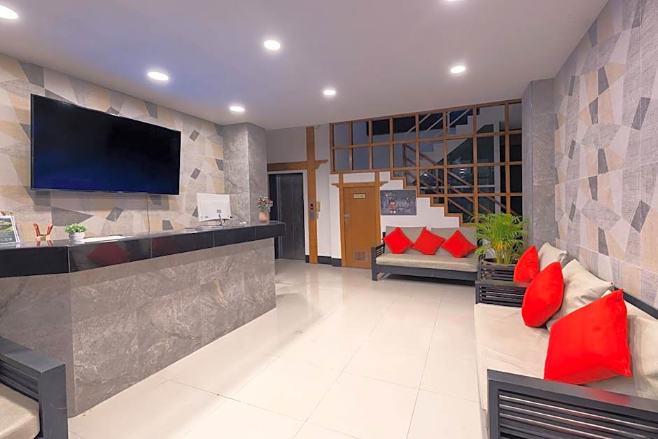 Hotel Baya Phuket - Rooftop Pool, Next to Food Market & Steps to Beach
