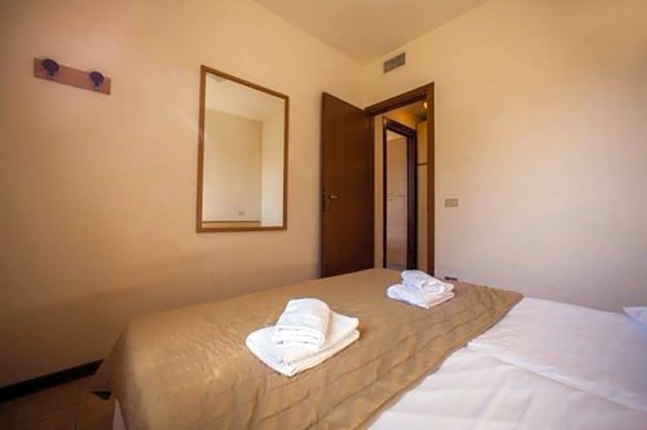 The Garda Village - Near Spiaggia Brema