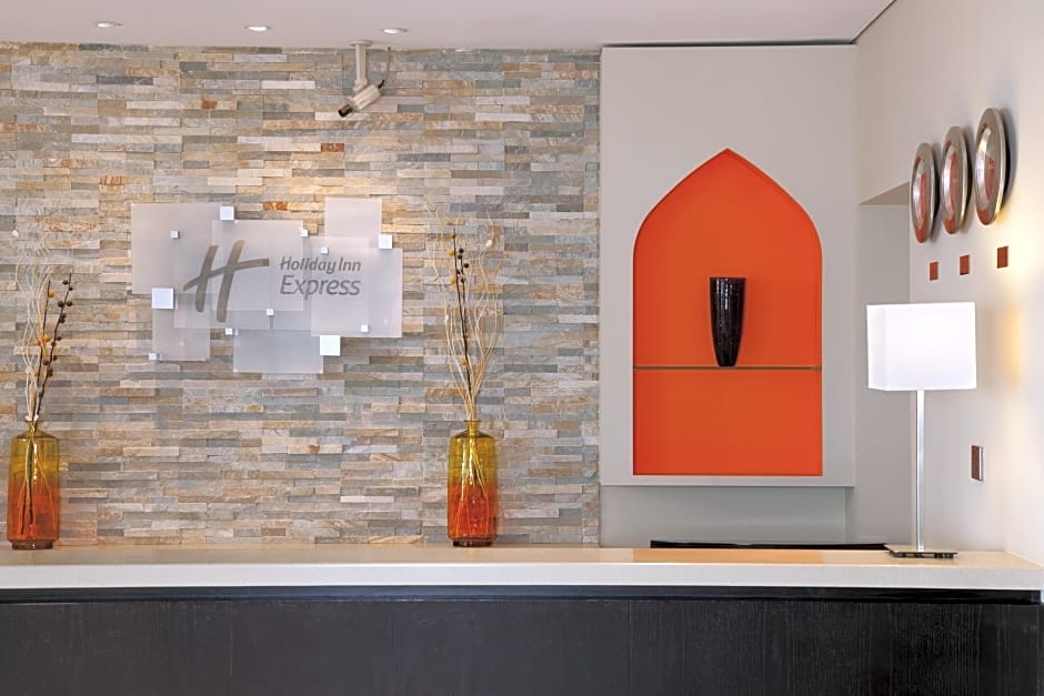 Holiday Inn Express Dubai Jumeirah Contact Us