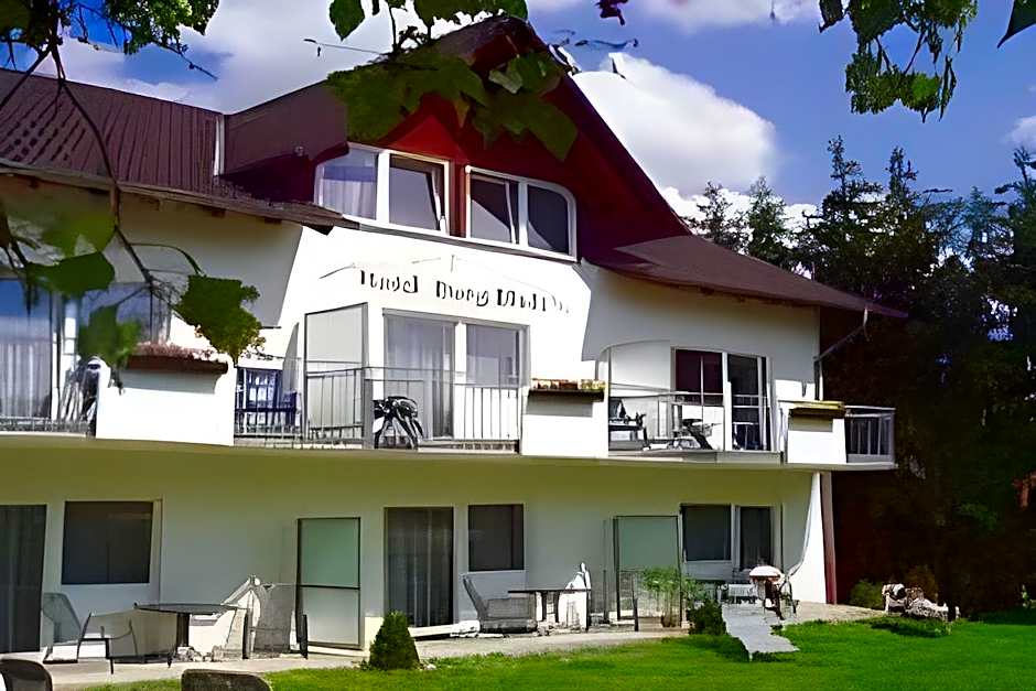 Land-gut-Hotel BurgBlick
