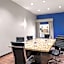 La Quinta Inn & Suites by Wyndham Denton - University Drive