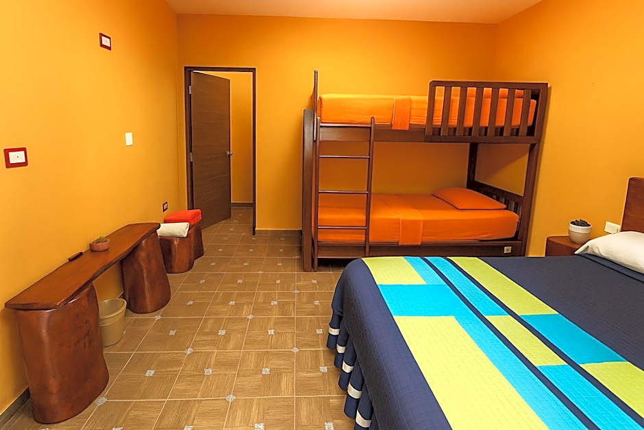 Yaxche Centro Hostal y Camping