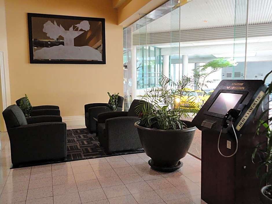 Rosedale On Robson Suite Hotel