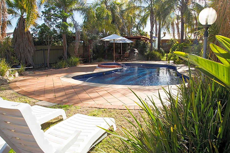 Crystal Fountain Motel