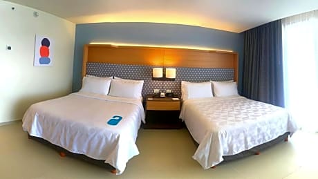 Premium Queen Room with Two Queen Beds and River View - Club Floor