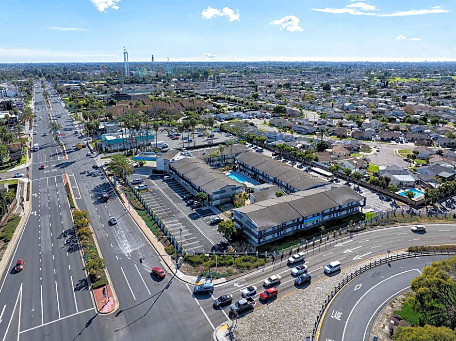 The Buena Park Hotel & Suites