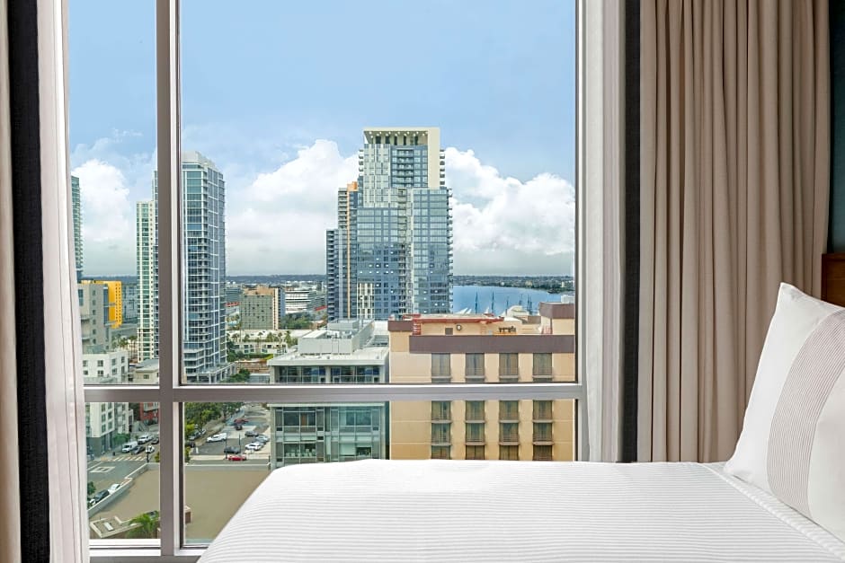 Photo 1 of 10 of 2 Queen Beds, City View, High Floor