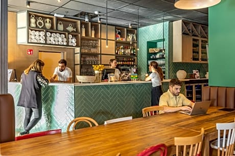 LATROUPE Grand Place Hostel