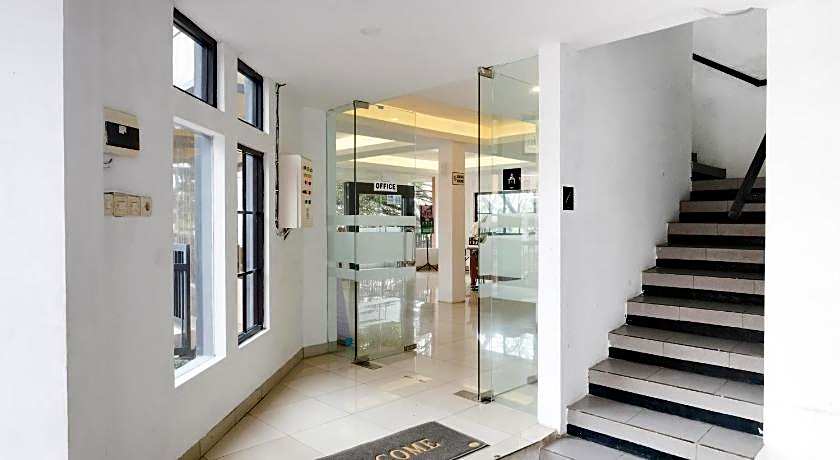 RedDoorz near Taman Rekreasi Selecta