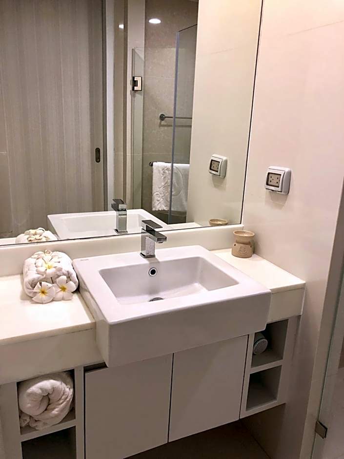 The Aristo by Holy Cow, 2-BR, 60 m2, pool view