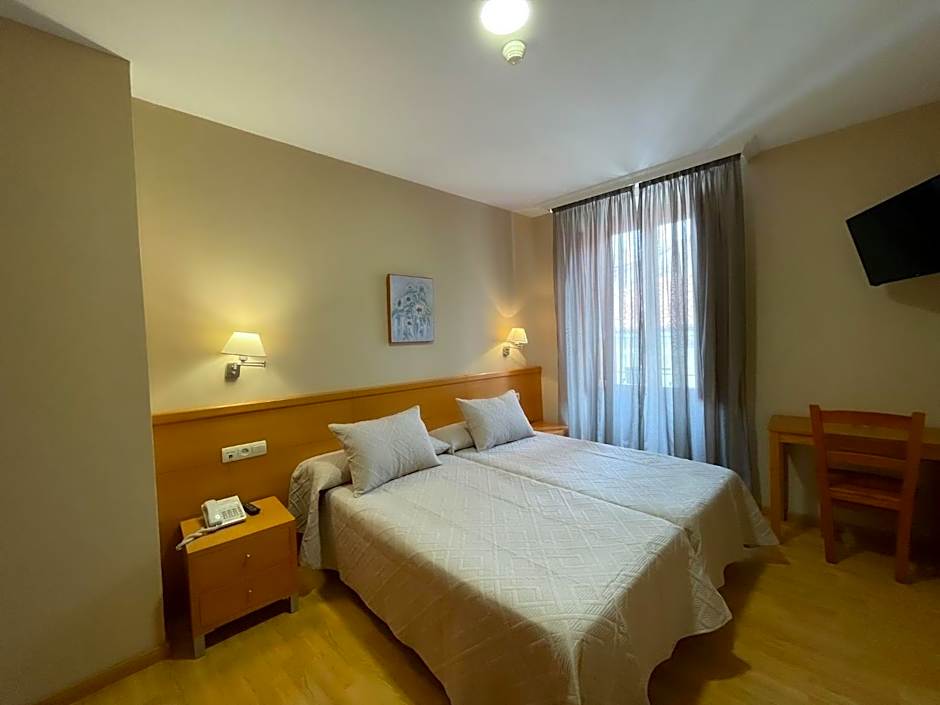 Photo 1 of 18 of 1 Double Bed or 2 Beds