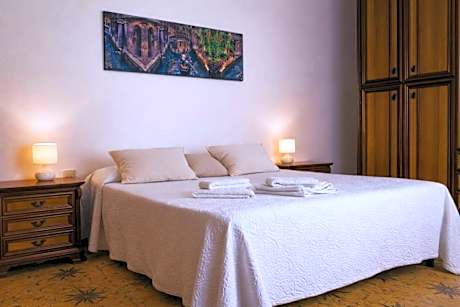 Basic Triple Room with Shared Bathroom