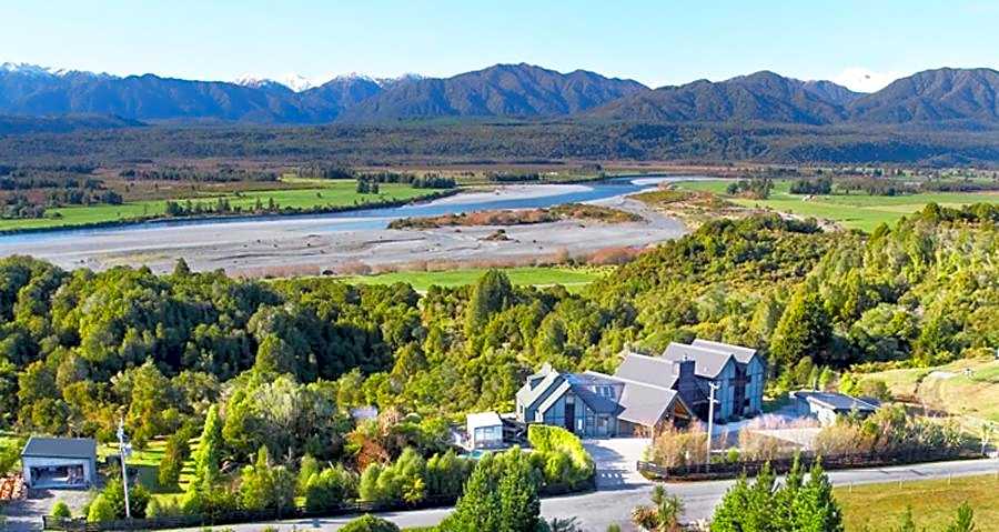 Photo 1 of 36 of Rimu Lodge