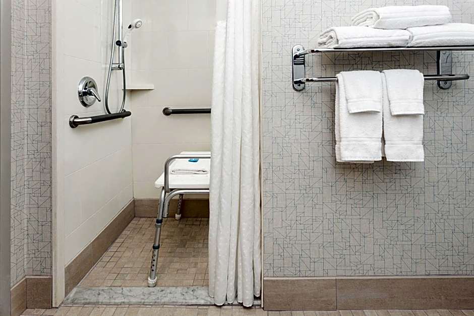 Holiday Inn Express & Suites South Portland By IHG