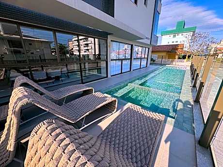 Cód 57 - Apto com 3 dormitórios a 150m do mar