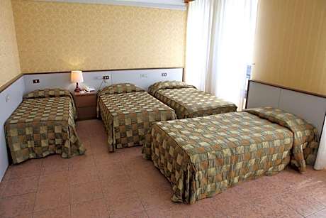 Classic Quadruple Room