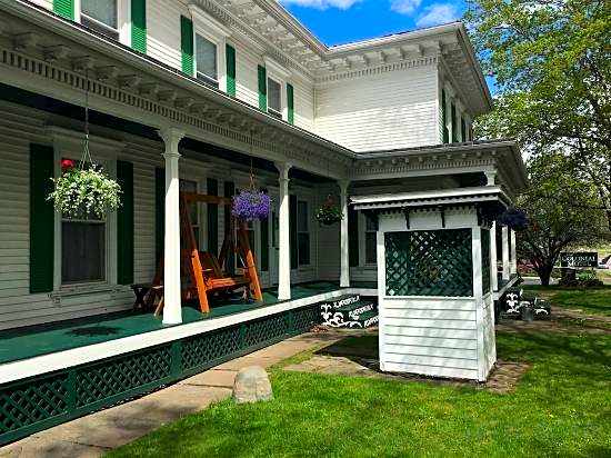 The Colonial Motel