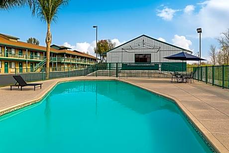 Red Lion Inn & Suites Lemoore