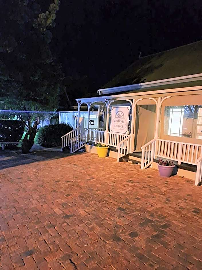 HouseMartin Lodge & Self Catering