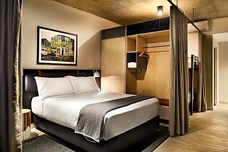 Quad Suite