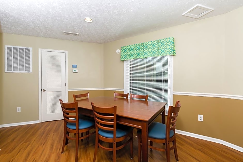 Country Club Villas