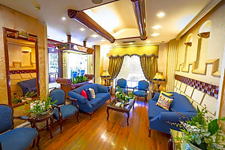 Comfort Hotel Suites