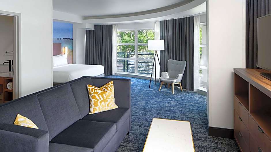 River's Edge Hotel Portland, Tapestry Collection by Hilton