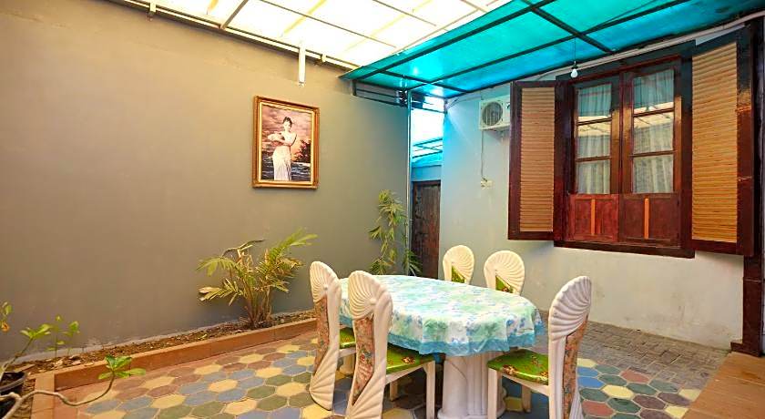 RedDoorz @ Golden Inn Tugu Yogyakarta