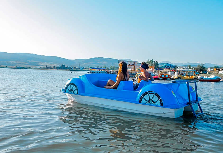 Laguna Beach Club Bazaleti Lake