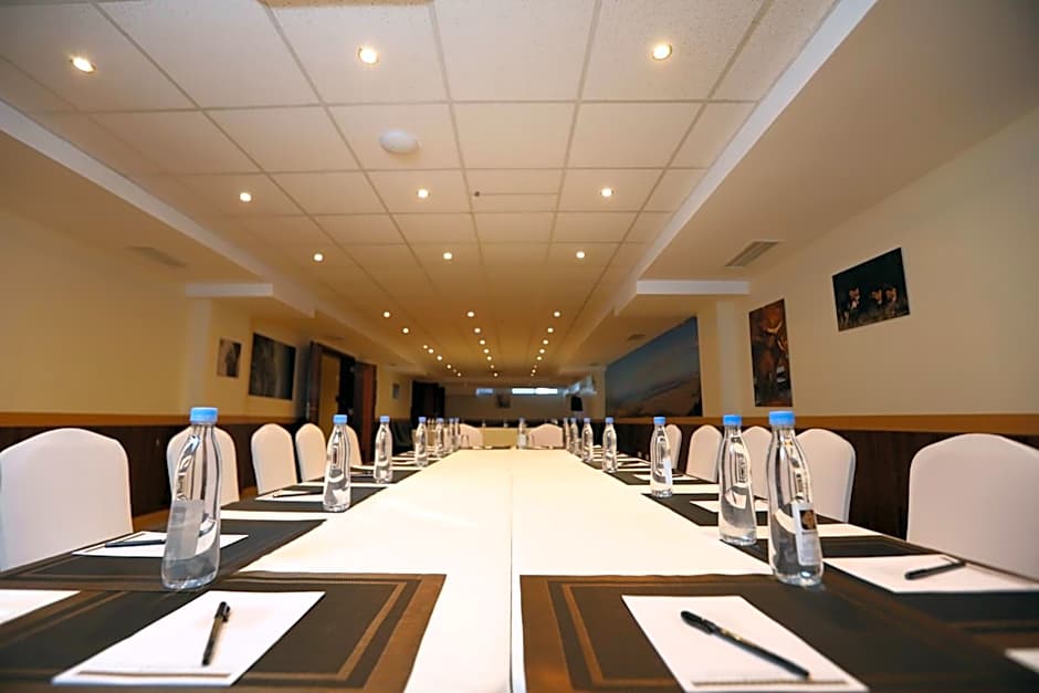 Bidwood Suite Hotel, Opposite Sarit Centre