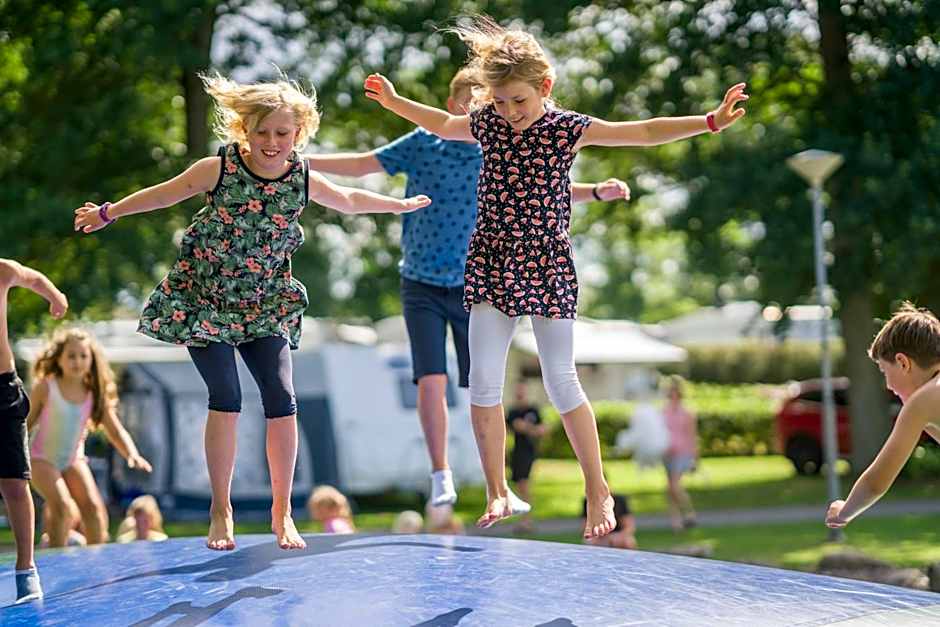 Ringsjöstrand Camping, Hotell och Stugby