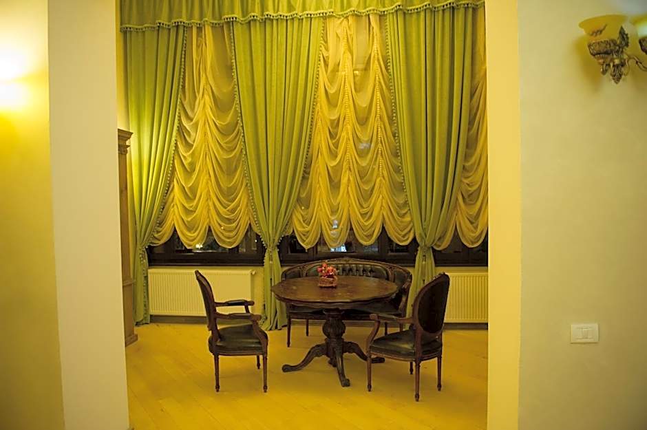 Hotel Regal 1880 - Boutique Hotel in Parcul Central Sinaia