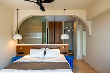 Deluxe Suite with Panoramic Sea View