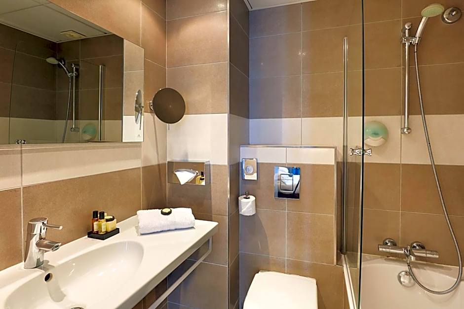 HOTEL BEAUGRENELLE SAINT CHARLES TOUR EIFFEL