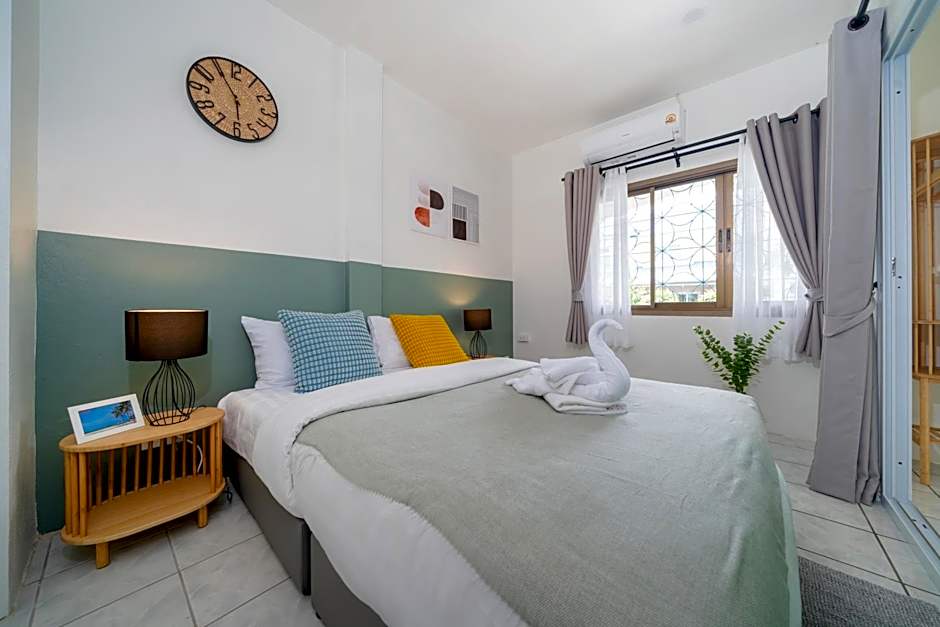 5 mins walk Bangla,beach,3BR