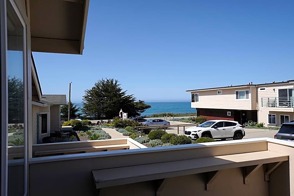 Cambria Landing Inn and Suites