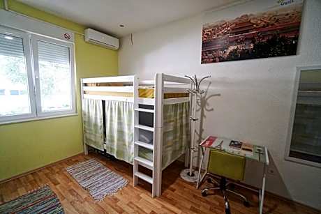 Bunk Bed in Mixed Dormitory Room