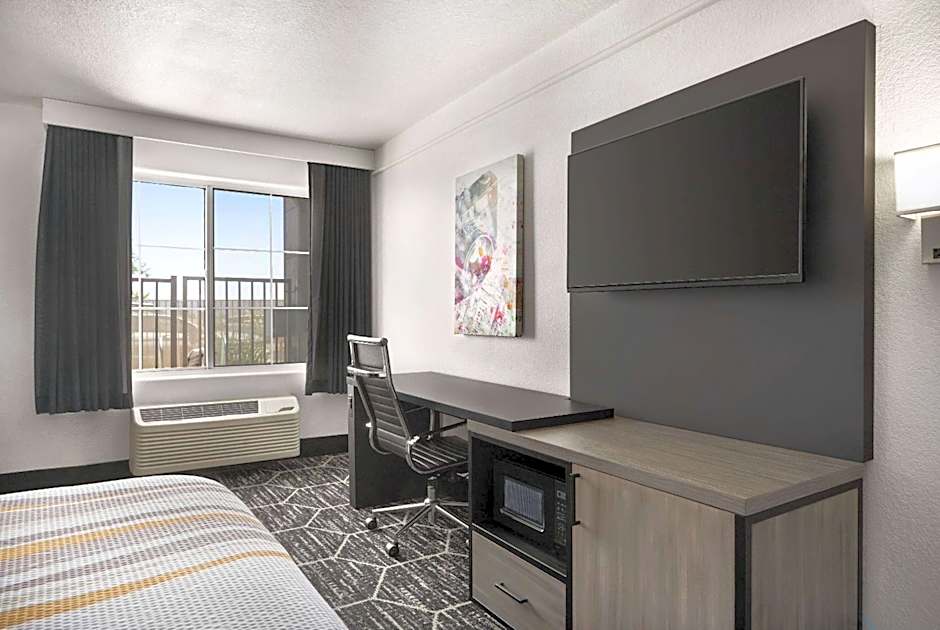 La Quinta Inn & Suites by Wyndham Hesperia Victorville