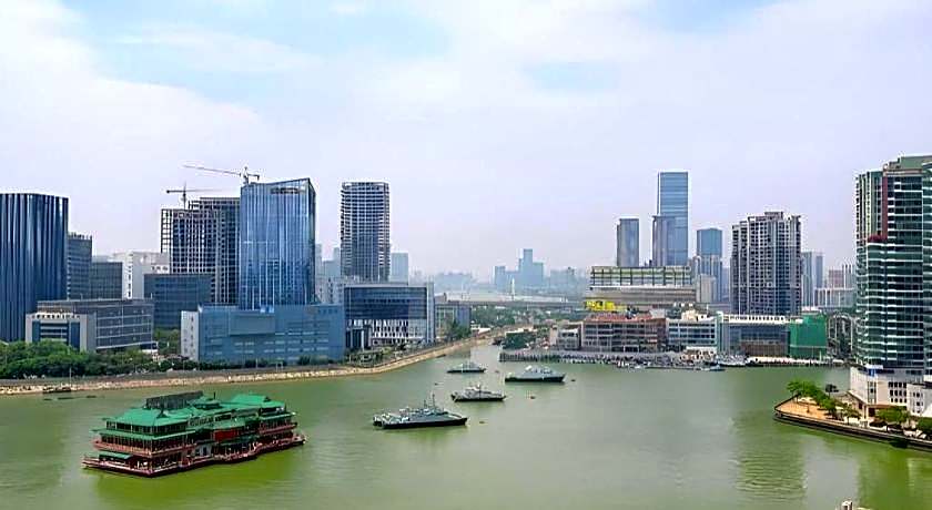 Grand Harbour Hotel