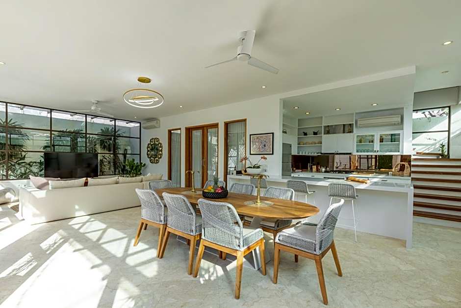 Villa Lumut 3 Bedrooms Central Seminyak